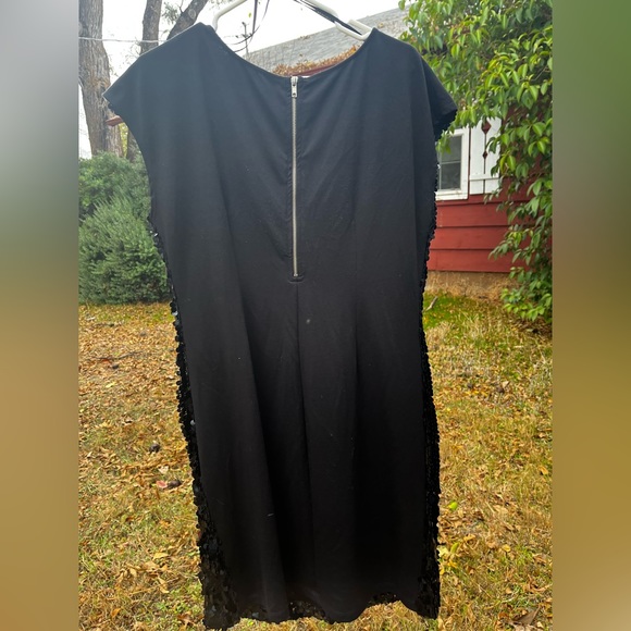 Forever 21 Black sequin party dress - Picture 2 of 2